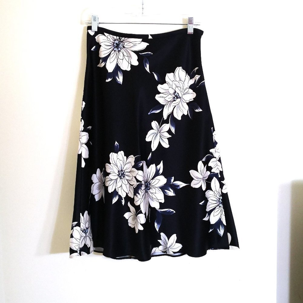 Brand New Vintage Casual Corner 100% Silk‎  A-Line Floral Skirt Size 2